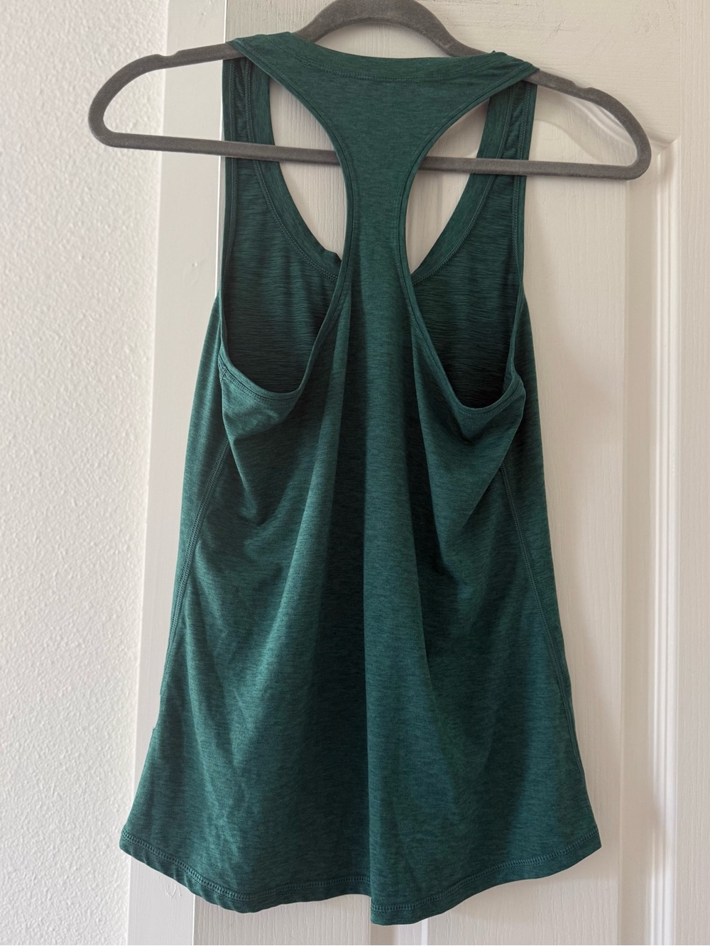 Vuori Women’s Green Heather Racerback Tank Top XS Athletic Yoga Running (no tag) - Picture 8 of 10